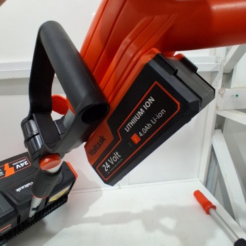 VOLTASK CORDLESS ELECTRIC SNOW SHOVEL WITH 1 BATTERY & CHARGER - 13" - 24V - BLACK/ORANGE (MODEL: CSS001-130OR-CAVK/SS-20B) image 2