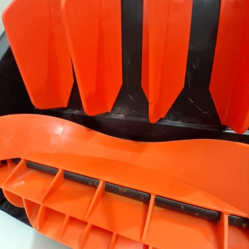VOLTASK CORDLESS ELECTRIC SNOW SHOVEL WITH 1 BATTERY & CHARGER - 13" - 24V - BLACK/ORANGE (MODEL: CSS001-130OR-CAVK/SS-20B) image 5