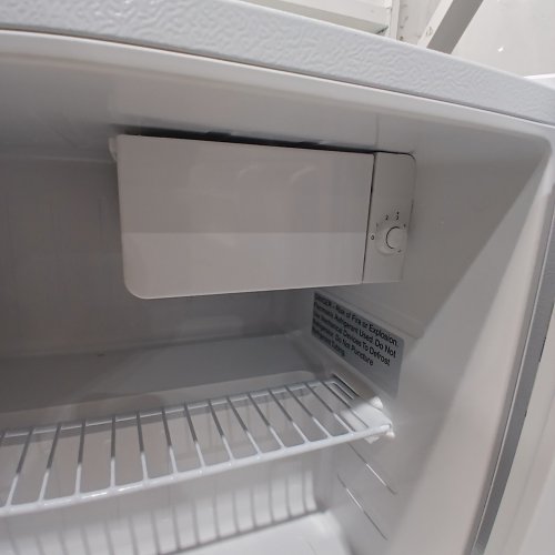 KOOLATRON KOOL COMPACT COMPRESSOR MINI FRIDGE WITH REVERSIBLE DOOR & REMOVABLE SHELF - 1.7 CU. FT - WHITE (MODEL: KBC46-W) image 2