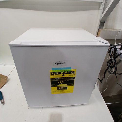KOOLATRON KOOL COMPACT COMPRESSOR MINI FRIDGE WITH REVERSIBLE DOOR & REMOVABLE SHELF - 1.7 CU. FT - WHITE (MODEL: KBC46-W) image 3