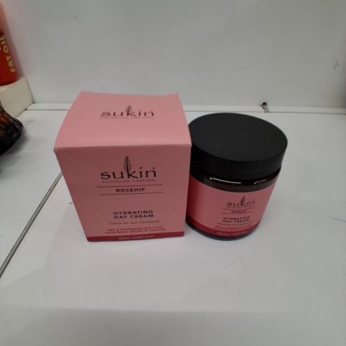 SUKIN HYDRATING DAY CREAM FOR DY DISTRESSED SKIN TYPES - 120ML - ROSE HIP image 2