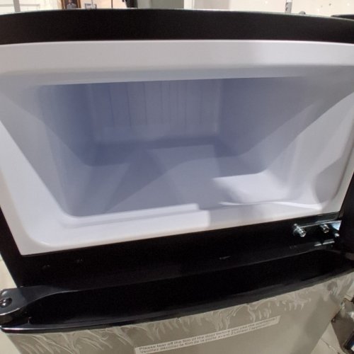 FRIGIDAIRE STAINLESS STEEL 2 DOOR FRIDGE/FREEZER - 4.5 CU. FT. - SILVER/BLACK (MODEL: EFR463-B) image 7