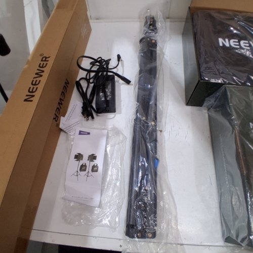 2PK NEEWER DIMMABLE BI-COLOUR 480 LED VIDEO LIGHT AND STAND LIGHTING KIT INCLUDES: 3200-5600K CRI 96+ LED PANEL WITH U BRACKET image 3