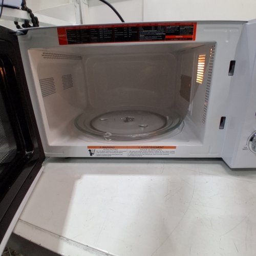 GALANZ RETRO STYLE COUNTERTOP MICROWAVE OVEN - 1.1CU.FT. - MILKSHAKE WHITE (MODEL: GLCMKZ11WER10) image 4