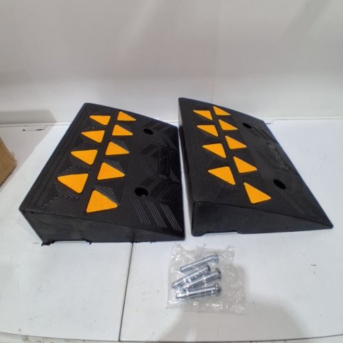 2PK VEVOR HEAVY-DUTY RUBBER CURB RAMP - 19" X 13" X 5" (MODEL: S001) image 2