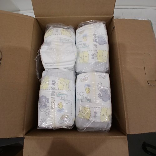 136PK PAMPERS SWADDLERS DIAPERS - NEWBORN SIZE image 2