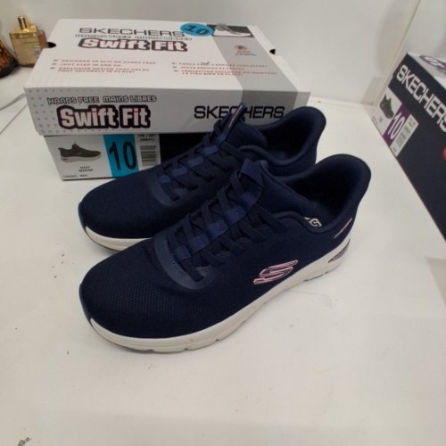 SKECHERS SWIFT FIT SHOES - SIZE 13 - NAVY (ITEM: 2566407) image 3