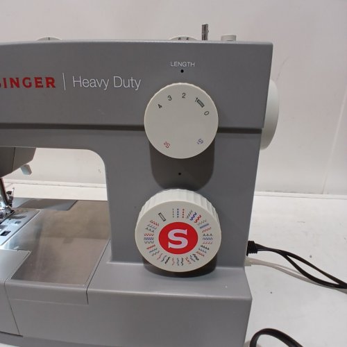 SINGER 4452 HIGH SPEED HEAVY DUTY SEWING MACHINE WITH ACCESSORIES - GREY (MODEL: 4452) image 5