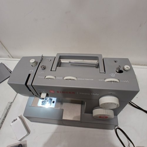 SINGER 4452 HIGH SPEED HEAVY DUTY SEWING MACHINE WITH ACCESSORIES - GREY (MODEL: 4452) image 6