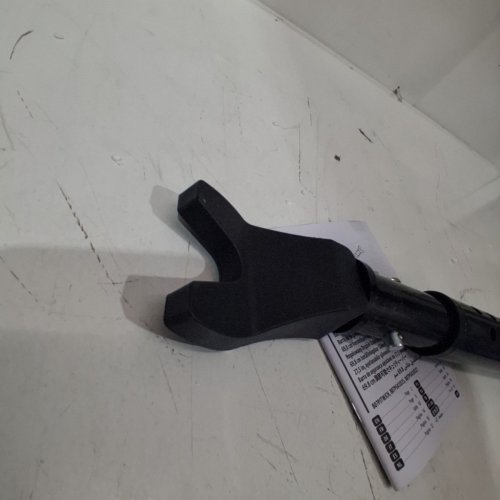 AMAZON BASICS ADJUSTABLE SECURITY BAR/DOOR JAMMER- 27.5" - BLACK image 4