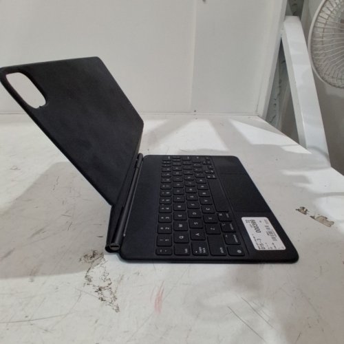 MOBEE KEYBOARD CASE MAGNETIC DETACHABLE BACKLIT KEYBOARD WITH TRACKPAD - FOR IPAD PRO 10" - BLACK image 3