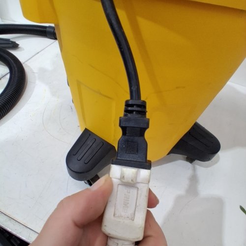 DEWALT PORTABLE WET/DRY VAC - 6GAL - 4HP - YELLOW/BLACK (MODEL: DXV06PL) image 2