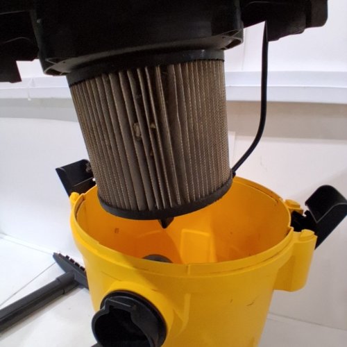 DEWALT PORTABLE WET/DRY VAC - 6GAL - 4HP - YELLOW/BLACK (MODEL: DXV06PL) image 4