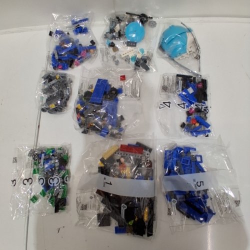 954PC LEGO FORTNITE BATTLE BUS - BLUE - (MODEL: 77073) image 3