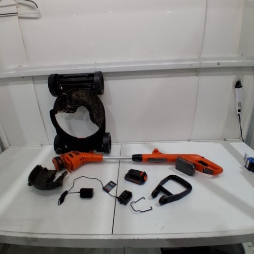 BLACK + DECKER 3-IN-1 CORDLESS LAWN MOWER/EDGER/STRING TRIMMER - 20V - BLACK/ORANGE - (MODEL:‎MTC220) image 3