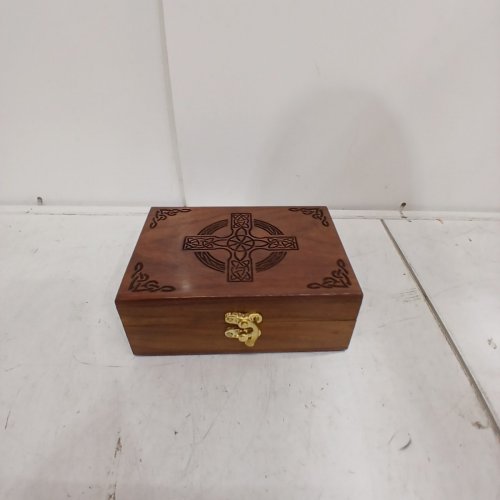 DECORATIVE HAND-ENGRAVED WOODEN KEEPSAKE BOX - 3.5" X 5.5" X 7" - BROWN image 2