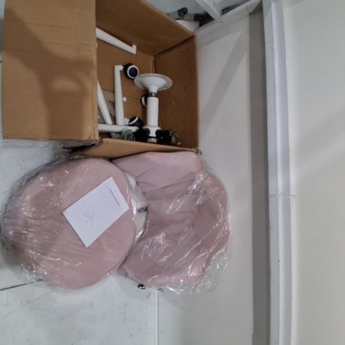 HOMKDOM VELVET VANITY CHAIR WITH WHEELS AND PETAL BACK- 300LBS CAPACITY - PINK (MODEL: USLCFLPKRH) image 2
