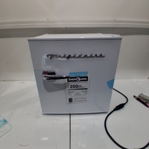 FRIGIDAIRE COMPACT REFRIGERATOR - 1.6 CU. FT; 115 V; 19.0" X 18.7" X 19.8" - WHITE (MODEL: EFR176-WHITE-6COM) image 4