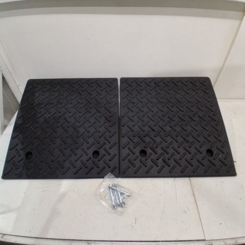 2PK WEATHERPROOF RUBBER DRIVEWAY CURB RAMP - 7000LBS MAX - 7" RISE - 19.3" X 19.3" - BLACK (MODEL: 0207V3IG) image 2