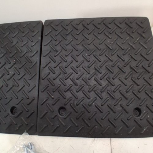 2PK WEATHERPROOF RUBBER DRIVEWAY CURB RAMP - 7000LBS MAX - 7" RISE - 19.3" X 19.3" - BLACK (MODEL: 0207V3IG) image 3