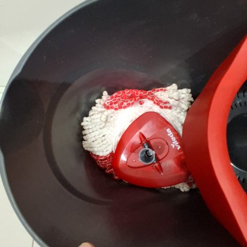 VILEDA EASYWRING SPIN MOP AND BUCKET SYSTEM WITH 2 EXTRA REFILL HEADS AND TELESCOPIC HANDLE - BLACK/RED (MODEL: 1898219) image 3