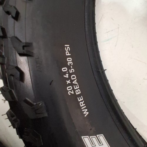 SURFACE 604 SNOW STORM STUDDED FAT TIRE WITH INNER TUBE - 26" X 4.00 - 120 TPI - BLACK image 3