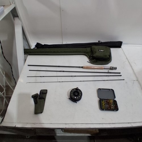 FLY FISHING ROD AND REEL WITH CARRY BAG AND FISHING KIT - 9' image 2