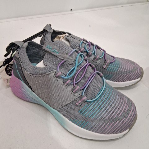KID'S ATHLETIC WORKS SHOES - SIZE 13 - GRAY/TURQUOISE image 2