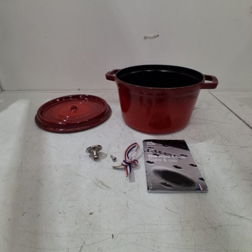 STAUB CAST IRON DUTCH OVEN 7QT 11" - RED image 2