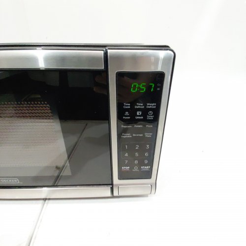 BLACK + DECKER DIGITAL PUSH BUTTON DOOR MICROWAVE OVEN - 700W - BLACK/STAINLESS STEEL (MODEL: EM720CB7-P) image 2