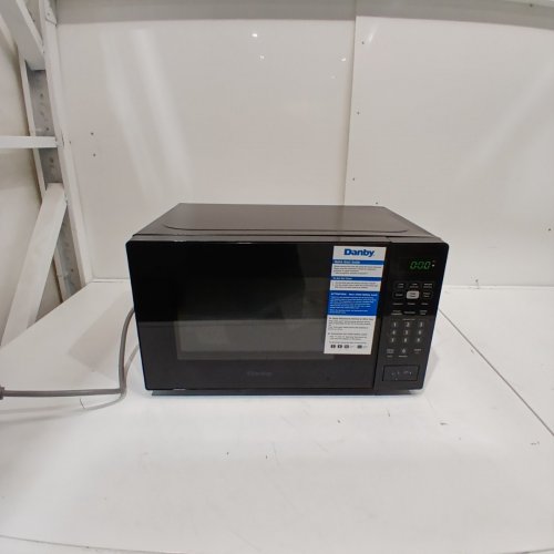 DANBY 700w COUNTERTOP MICROWAVE - 0.7 CU.FT - BLACK (MODEL: DBMW0721BBB) image 3