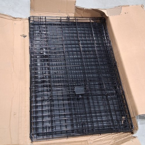 AMAZON BASICS SINGLE DOOR FOLDABLE METAL WIRE DOG CRATE/CAGE/KENNEL WITH TRAY - 42" X 31" X 28" - BLACK image 2