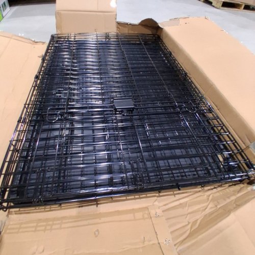 AMAZON BASICS SINGLE DOOR FOLDABLE METAL WIRE DOG CRATE/CAGE/KENNEL WITH TRAY - 42" X 31" X 28" - BLACK image 3