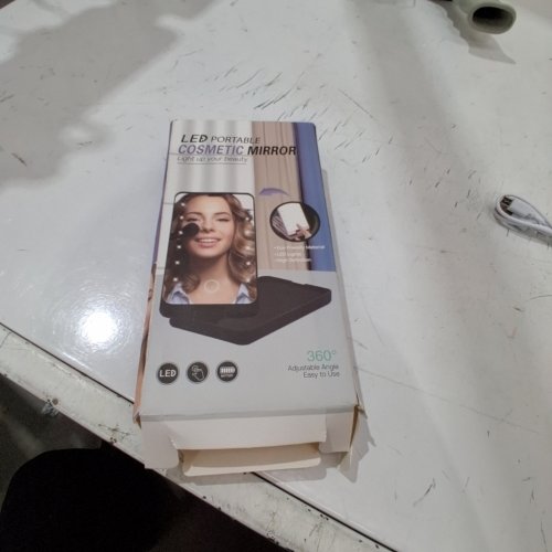 LED PORTABLE COSMETIC MIRROR - PINK image 3