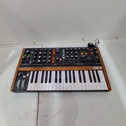 BEHRINGER POLY D ANALOG 4-VOICE POLYPHONIC SYNTHESIZER - 37 FULL-SIZE KEYS, 4 VCOS, CLASSIC LADDER FILTER, LFO, BBD STEREO CHORUS, DISTORTION, 32-STEP SEQUENCER AND ARPEGGIATOR (MODEL: POLY-D) image 2