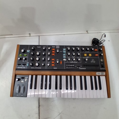 BEHRINGER POLY D ANALOG 4-VOICE POLYPHONIC SYNTHESIZER - 37 FULL-SIZE KEYS, 4 VCOS, CLASSIC LADDER FILTER, LFO, BBD STEREO CHORUS, DISTORTION, 32-STEP SEQUENCER AND ARPEGGIATOR (MODEL: POLY-D) image 3