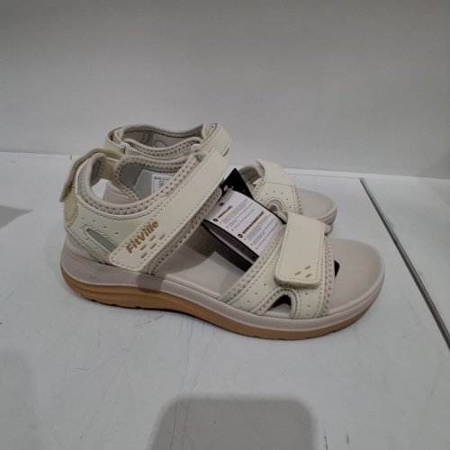 WOMEN'S FITVILLE SANDALS - SIZE 8 WIDE - CREAM (ITEM: HF-FWSV120250710W) image 2