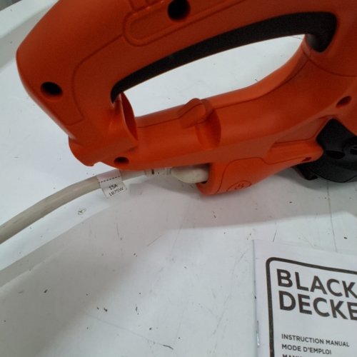 BLACK AND DECKER ELECTRIC HEDGE TRIMMER - 16" - 120V - CORDED - ORANGE (MODEL: BEHT100) image 2