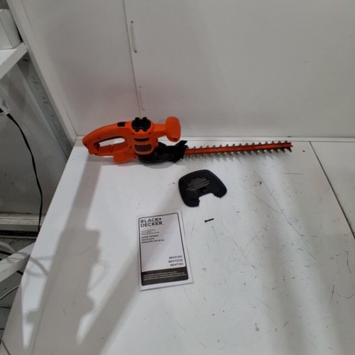 BLACK AND DECKER ELECTRIC HEDGE TRIMMER - 16" - 120V - CORDED - ORANGE (MODEL: BEHT100) image 3