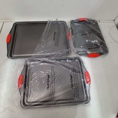 2PC NUTRICHEF NON STICK COOKIE SHEETS WITH SILICONE HANDLES - ASSORTED SIZES - GREY (MODEL:‎NCSBS3S) image 2