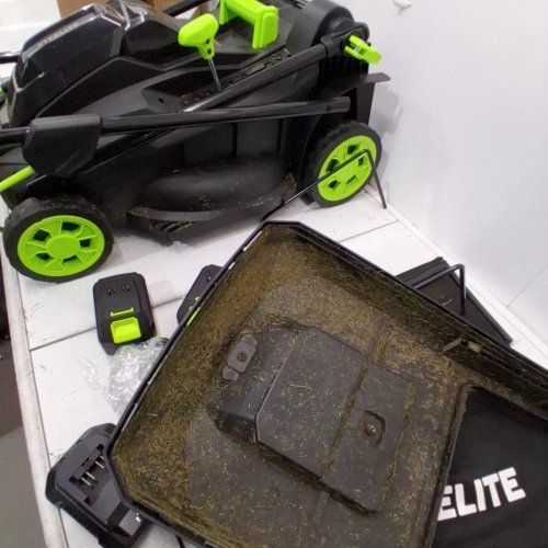 STEELITE 40V 4.0AH (2X20) CORDLESS BRUSHLESS LAWN MOWER WITH CHARGER - BLACK (MODEL: DG510) image 4