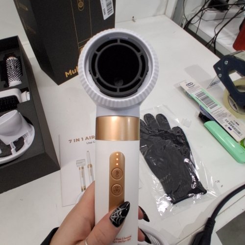 7-IN-1 PRO MULTI-STYLER HAIR DRYER - WHITE AND GOLD image 2