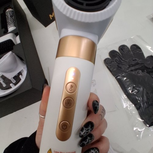 7-IN-1 PRO MULTI-STYLER HAIR DRYER - WHITE AND GOLD image 3