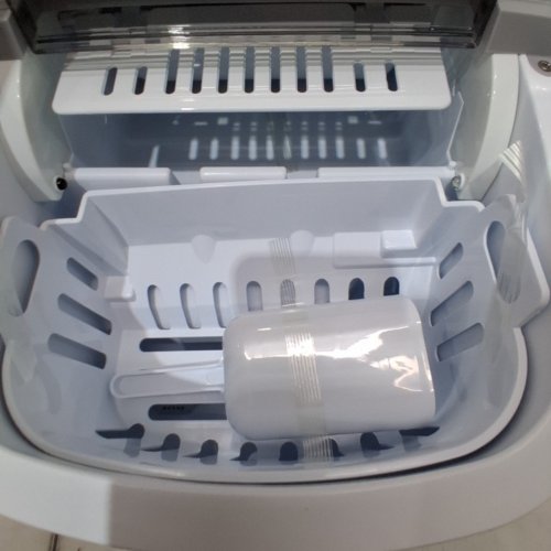 FRIGIDAIRE COMPACT COUNTERTOP ELECTRIC ICE MAKER WITH SCOOP - MAKES 26LBS OF ICE PER DAY - SILVER (MODEL: EFIC189-B-SILVER) image 4