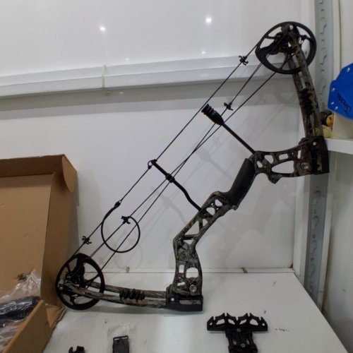 SURWOLF HUNTING COMPOUND BOW KIT RIGHT HAND, 23.5" - 31" DRAW LENGTH WITH ACCESSORIES FOR BOWFISHING - CAMOUFLAGE image 5