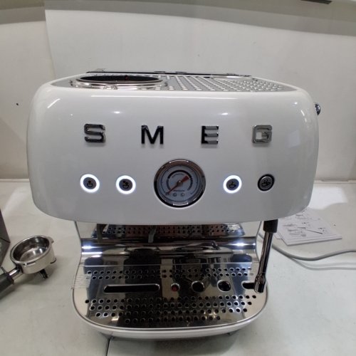 SMEG 50'S RETRO STYLE SEMI-AUTOMATIC ESPRESSO COFFEE MACHINE WITH BUILT-IN GRINDER, COFFEE, AND LATTE DRINKS - 2.5QT - WHITE (MODEL: EGF03WHUS) image 2