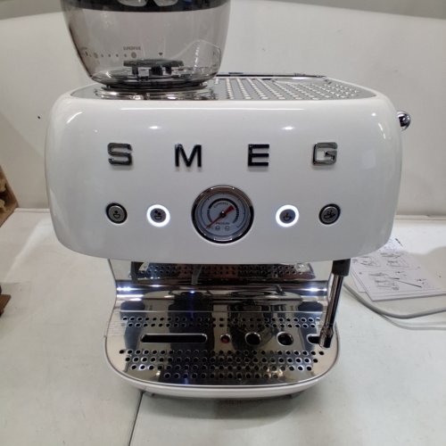 SMEG 50'S RETRO STYLE SEMI-AUTOMATIC ESPRESSO COFFEE MACHINE WITH BUILT-IN GRINDER, COFFEE, AND LATTE DRINKS - 2.5QT - WHITE (MODEL: EGF03WHUS) image 4