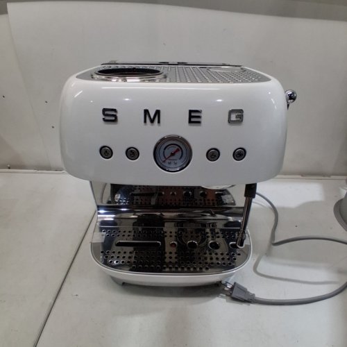 SMEG 50'S RETRO STYLE SEMI-AUTOMATIC ESPRESSO COFFEE MACHINE WITH BUILT-IN GRINDER, COFFEE, AND LATTE DRINKS - 2.5QT - WHITE (MODEL: EGF03WHUS) image 5