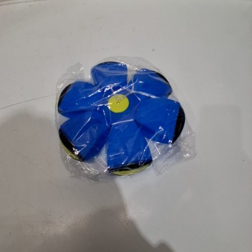 2-IN-1 FLYING LIGHT UP SAUCER BALL DOG TOY - BLUE image 2