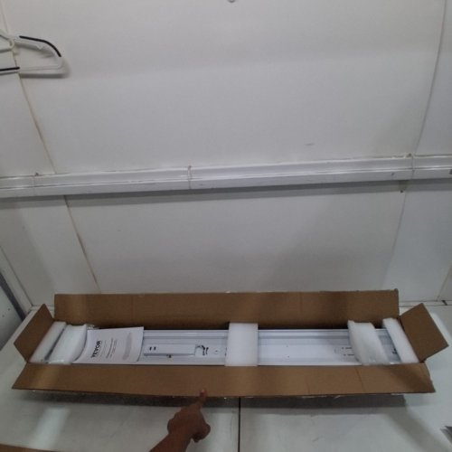 VEVOR LED FLUSH CEILING MOUNT WRAP AROUND LIGHT - REPLACES FLORESCENT LIGHTS - 4FT - 40W - 4500LM - 6500K - WHITE (MODEL: GT-WR40W-1) image 3